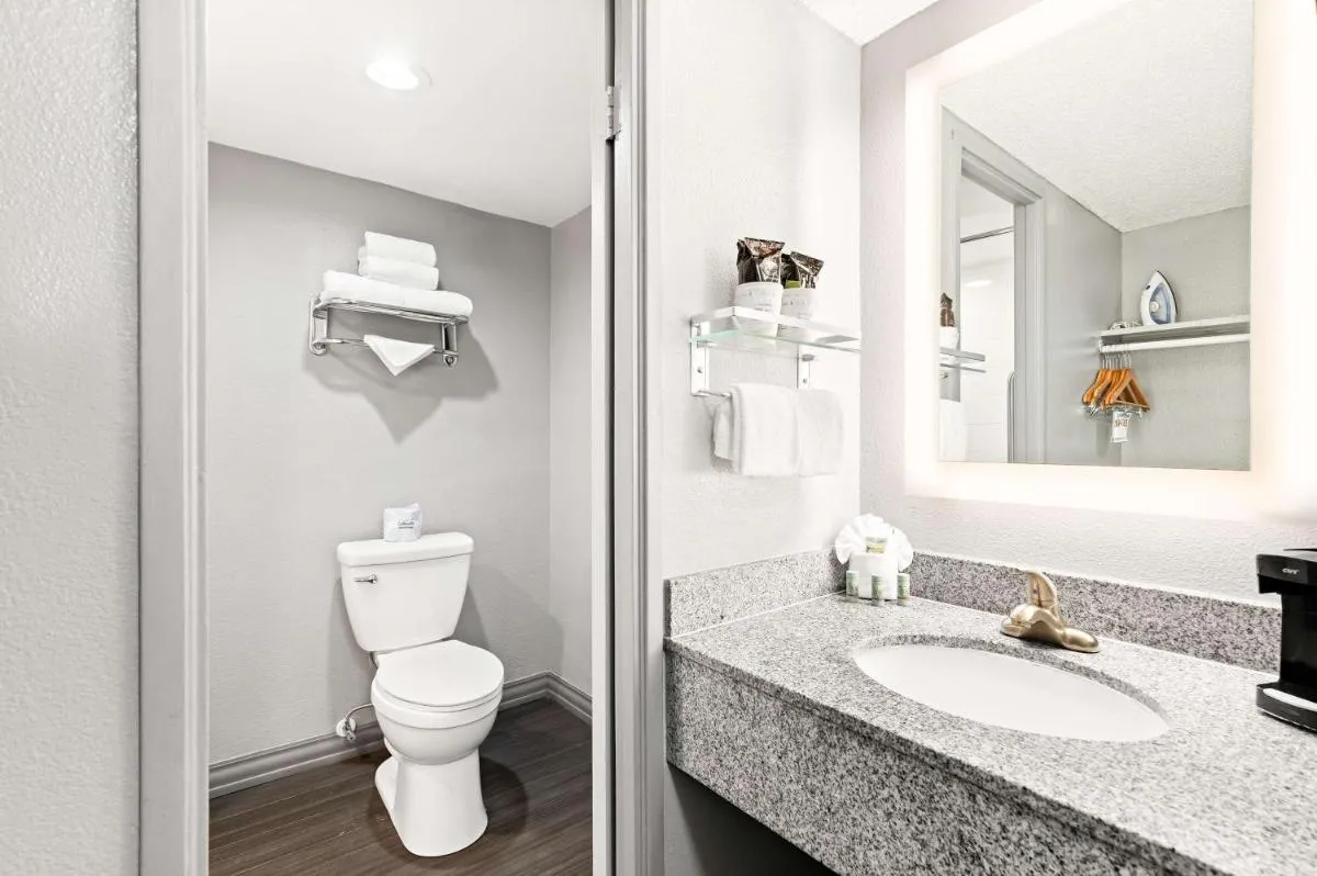 Image 2 of Best Western Yacht Harbor Hotel