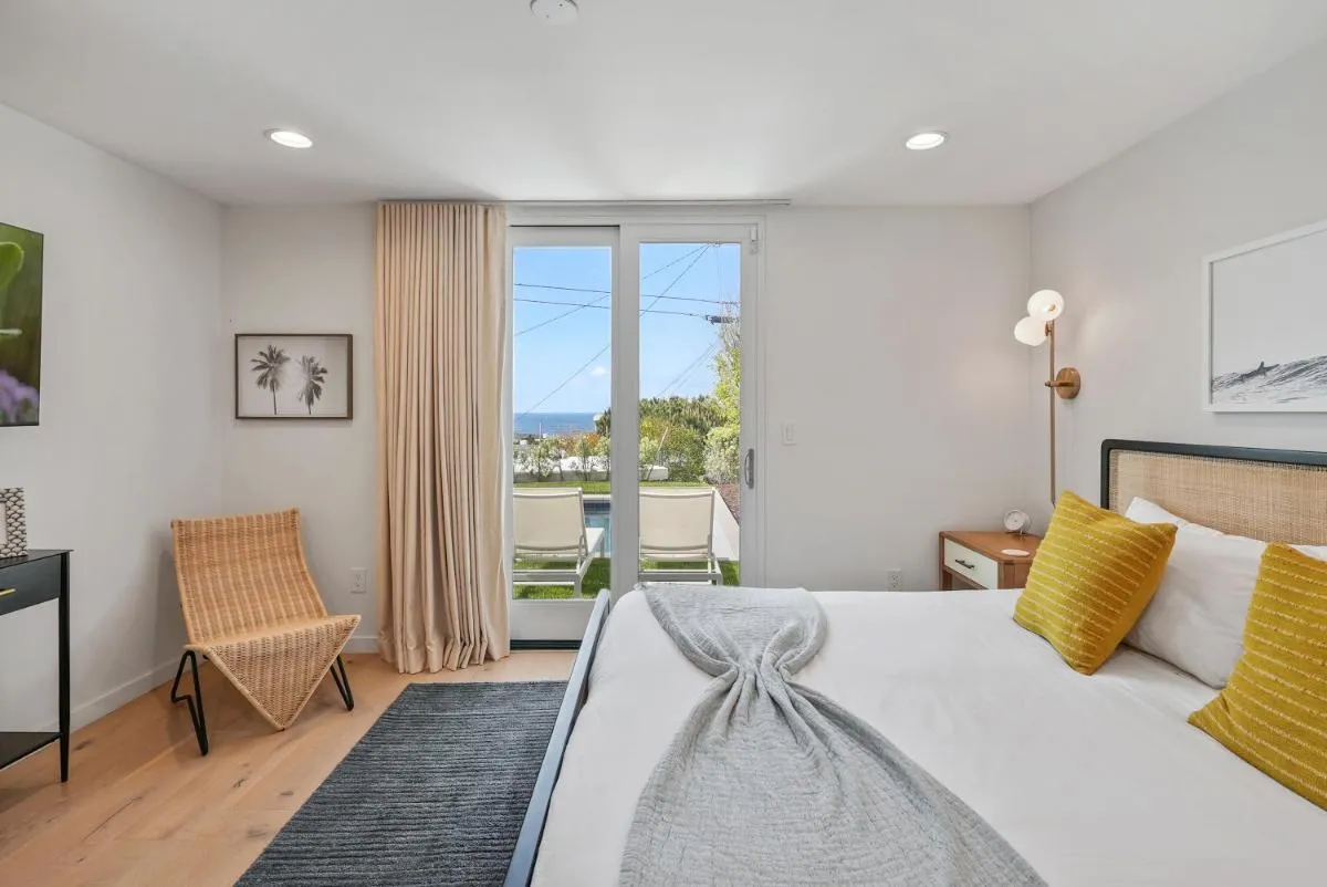 Image 1 of Birdrock Paradise w Private Pool& Spa, AC, fast WiFi & Yard!