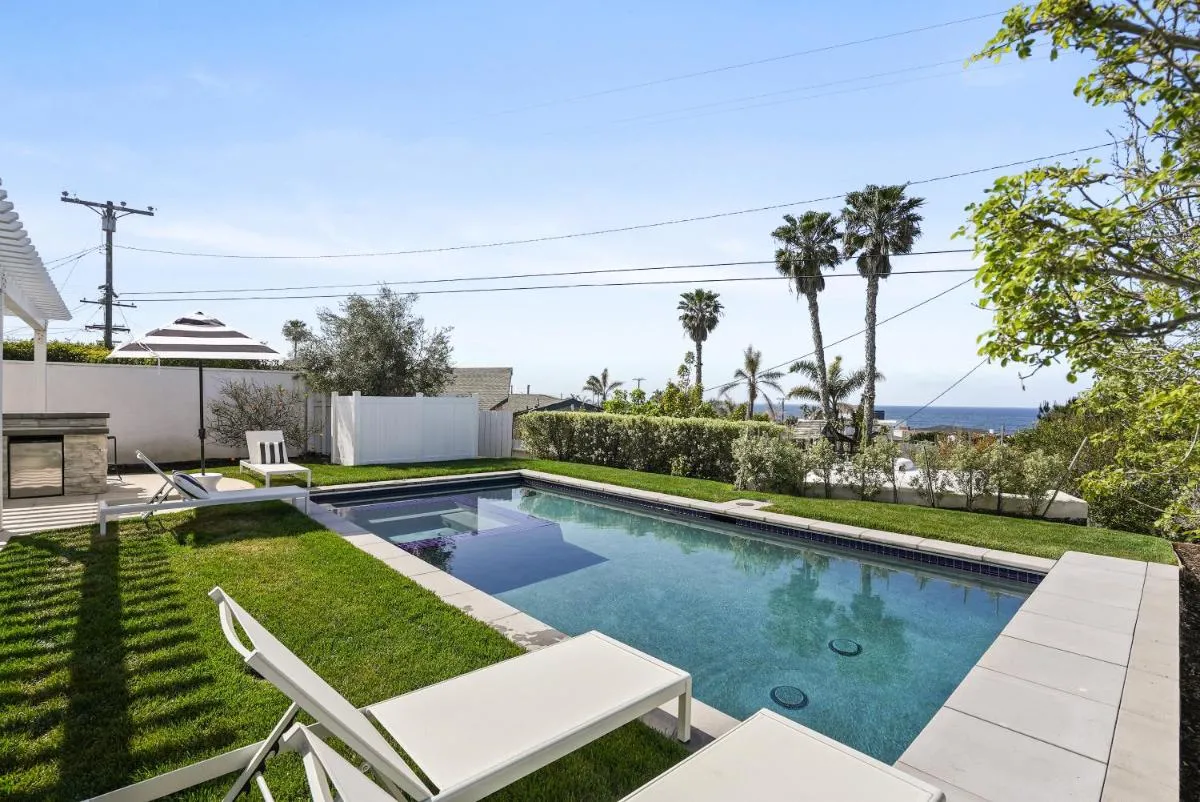 Image 3 of Birdrock Paradise w Private Pool& Spa, AC, fast WiFi & Yard!