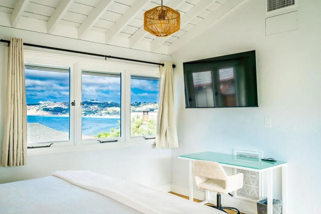 Image of Blue Water View Condo in Prime Coastal Locale