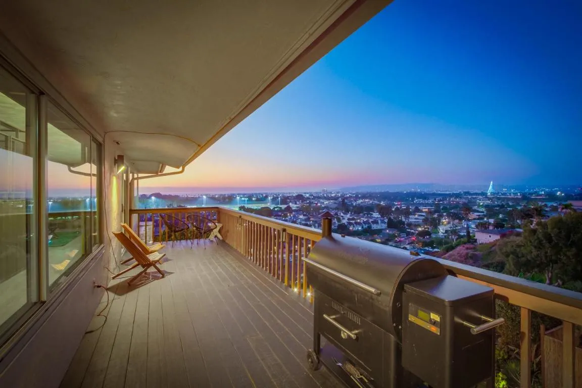 Image of Canyon Estate Overlooking the Pacific