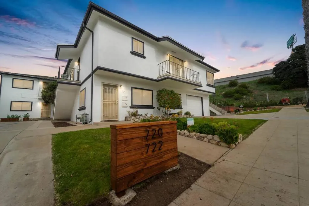 Image 5 of Casa Flora -2BR- FREE Parking in Little Italy!