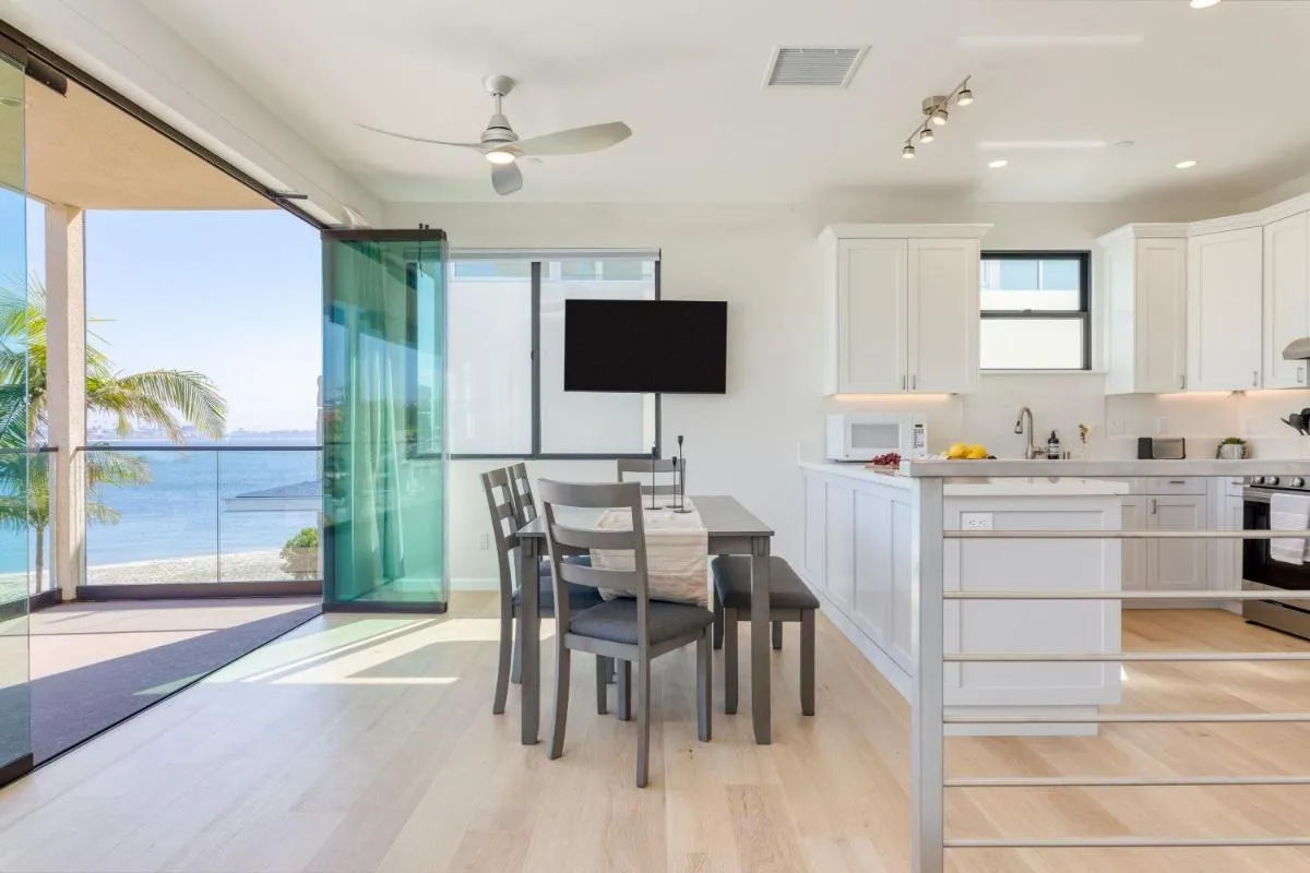 Image 3 of Catamaran by AvantStay 50ft to Beach Views