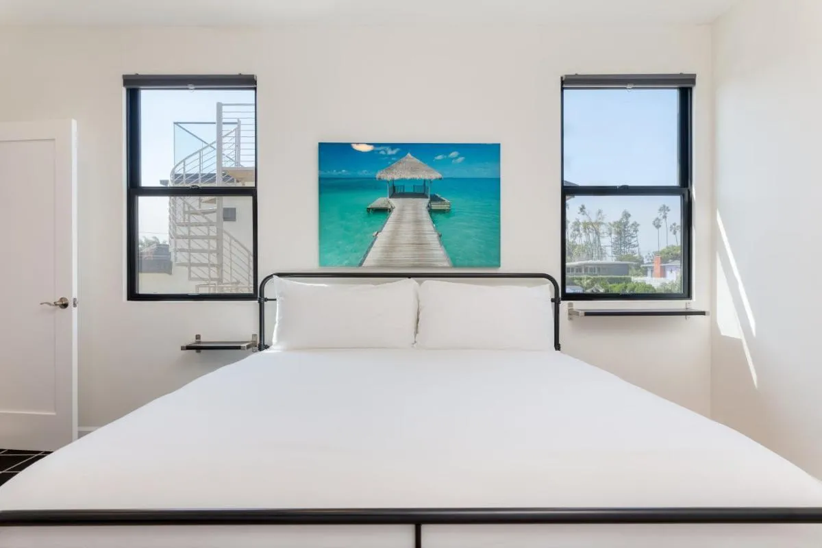 Image 6 of Catamaran by AvantStay 50ft to Beach Views