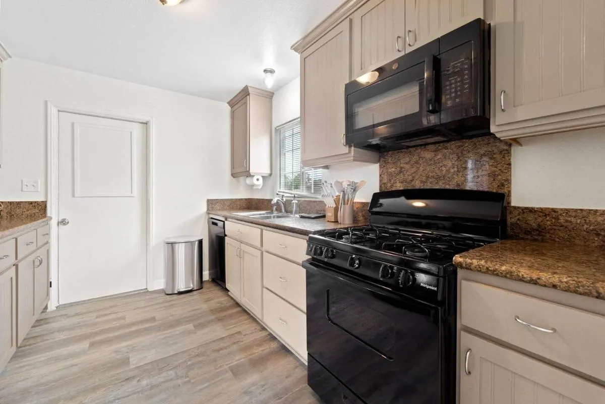 Image 2 of Charming 3BR Home by Rather Be Properties