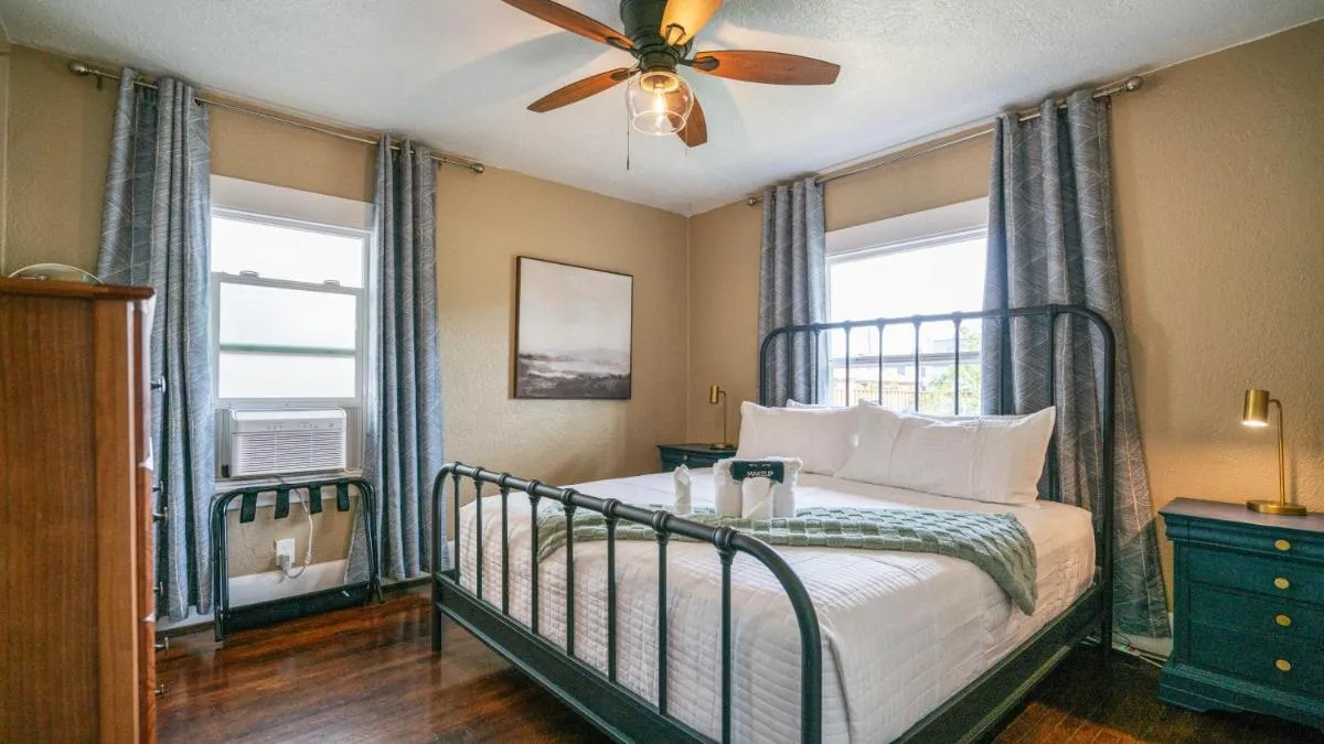 Image 2 of Charming Bungalow Centrally Located