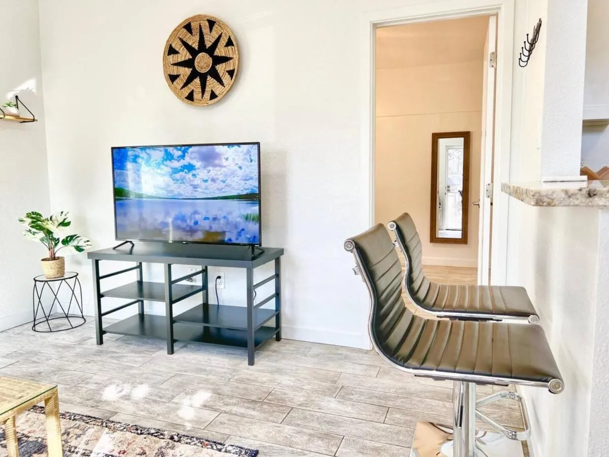 Image 4 of Charming Flat Near The City