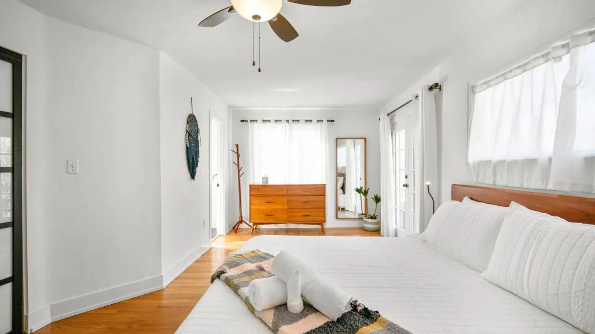 Image 3 of Chic Kensington Home – Hot Tub & Canyon Views