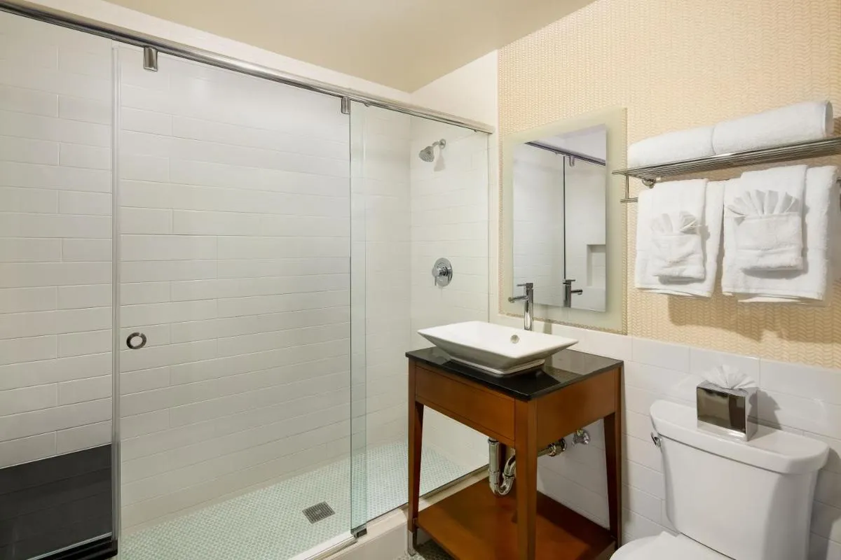 Image 2 of Cormorant Boutique Hotel