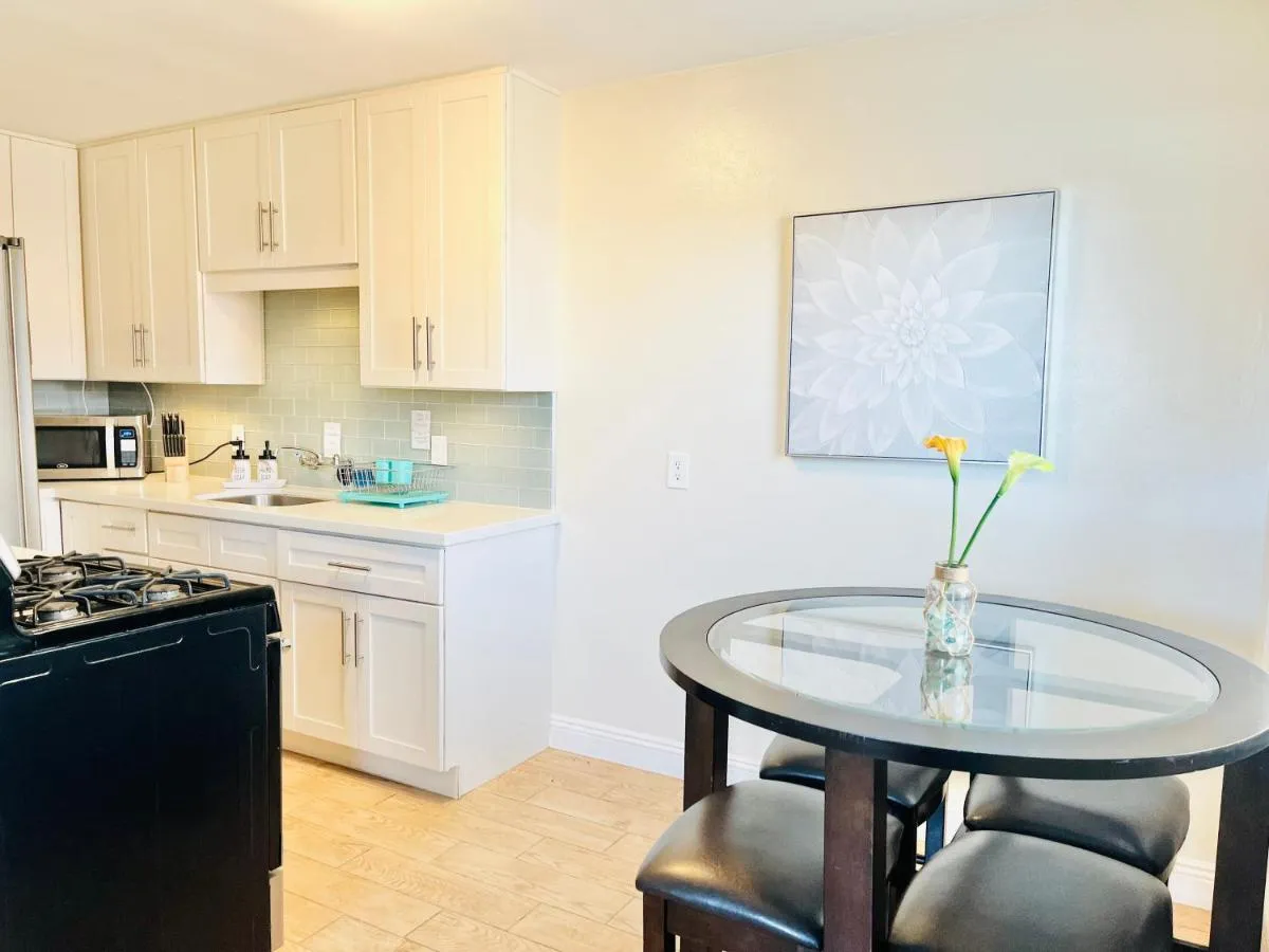 Image 3 of Cozy Beach Cottage with Bicycles