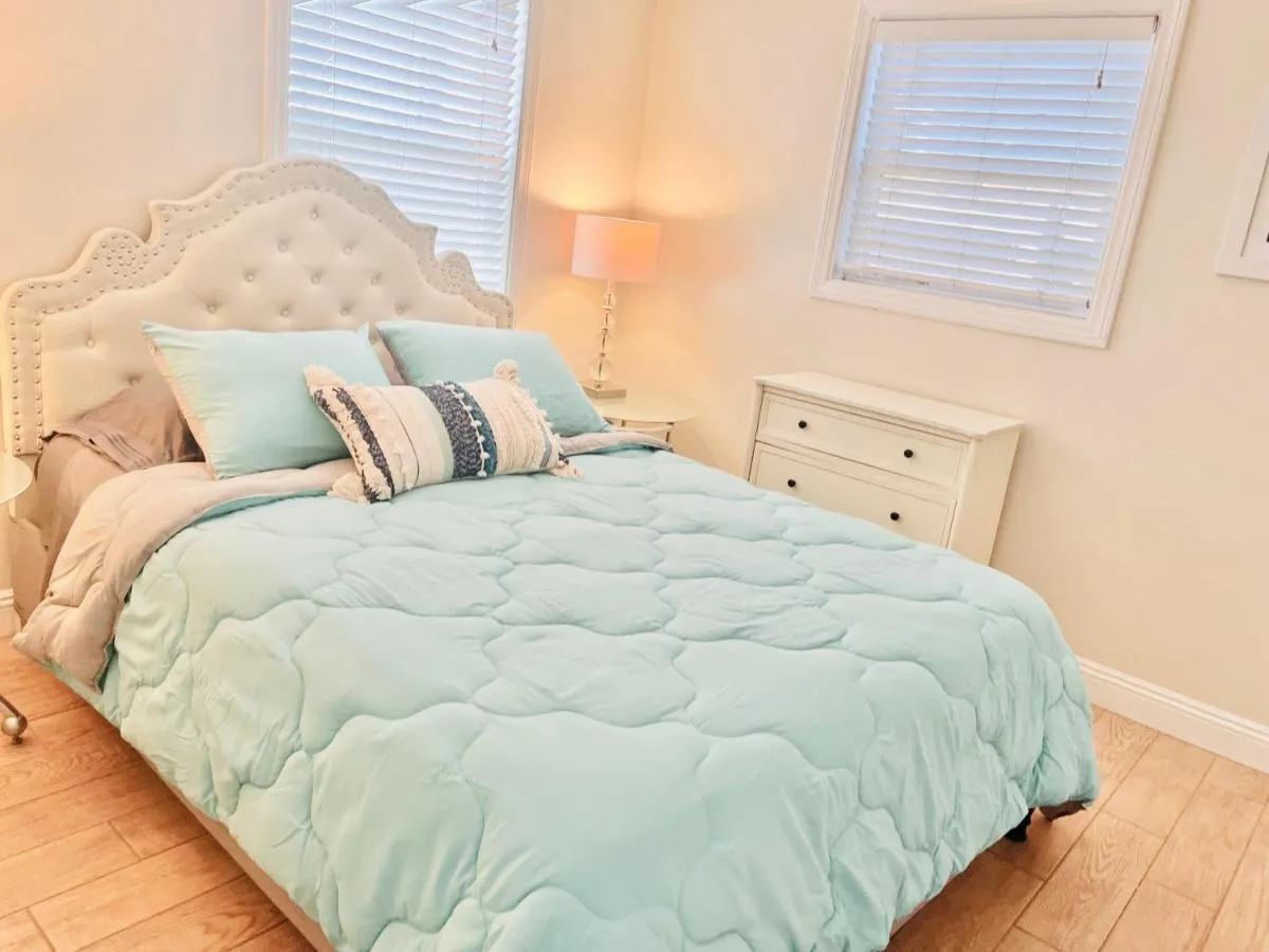 Image 6 of Cozy Beach Cottage with Bicycles