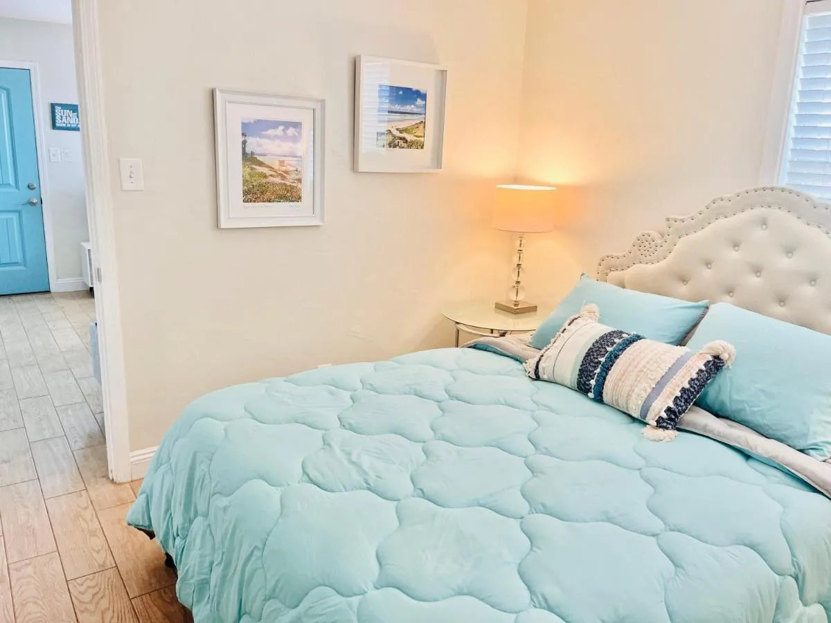 Image 1 of Cozy Beach Cottage with Bicycles