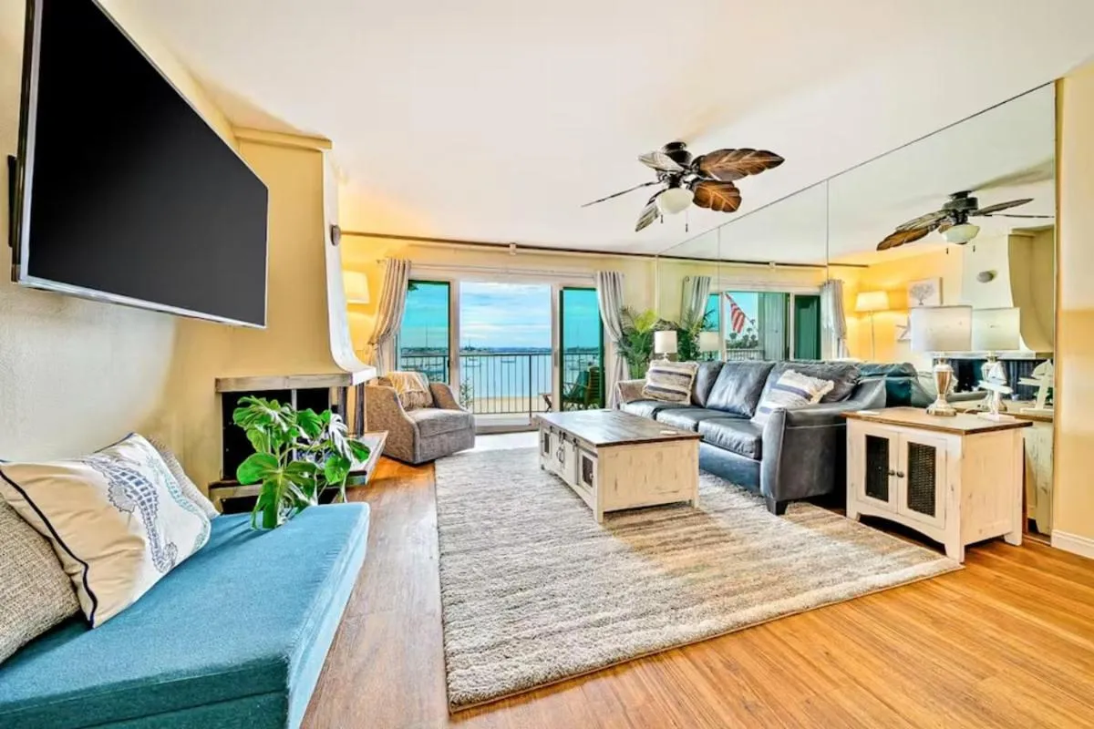 Image 4 of Dreamy Bayside View Family Home