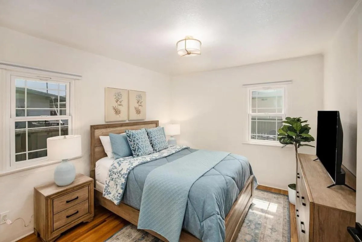 Image 1 of Elegant 3Br Home with AC, Parking, & Close 2 Everything