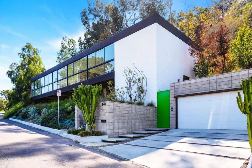 Image 5 of Experience Eco-Luxury at its Finest – Centrally Located Clea House in San Diego!