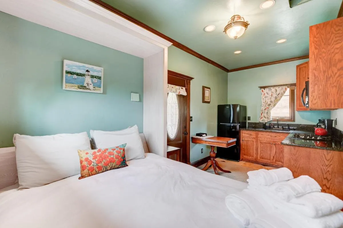 Image 3 of Garden House