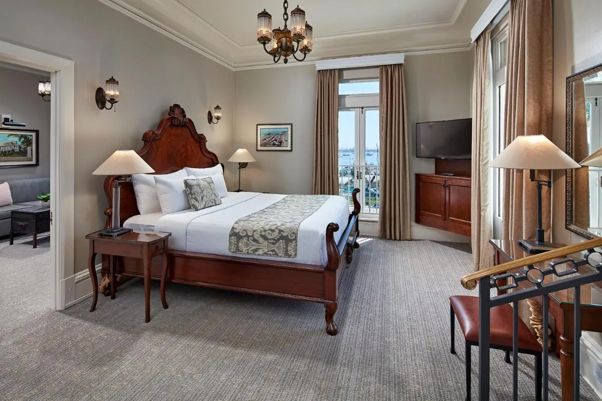 Image 6 of Glorietta Bay Inn