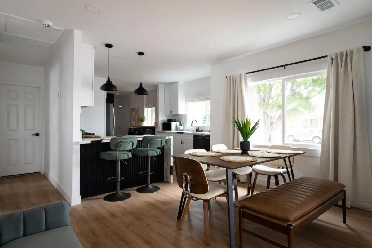 Image 1 of *Golden Getaway* 5 Beds / 8 Minutes to Downtown