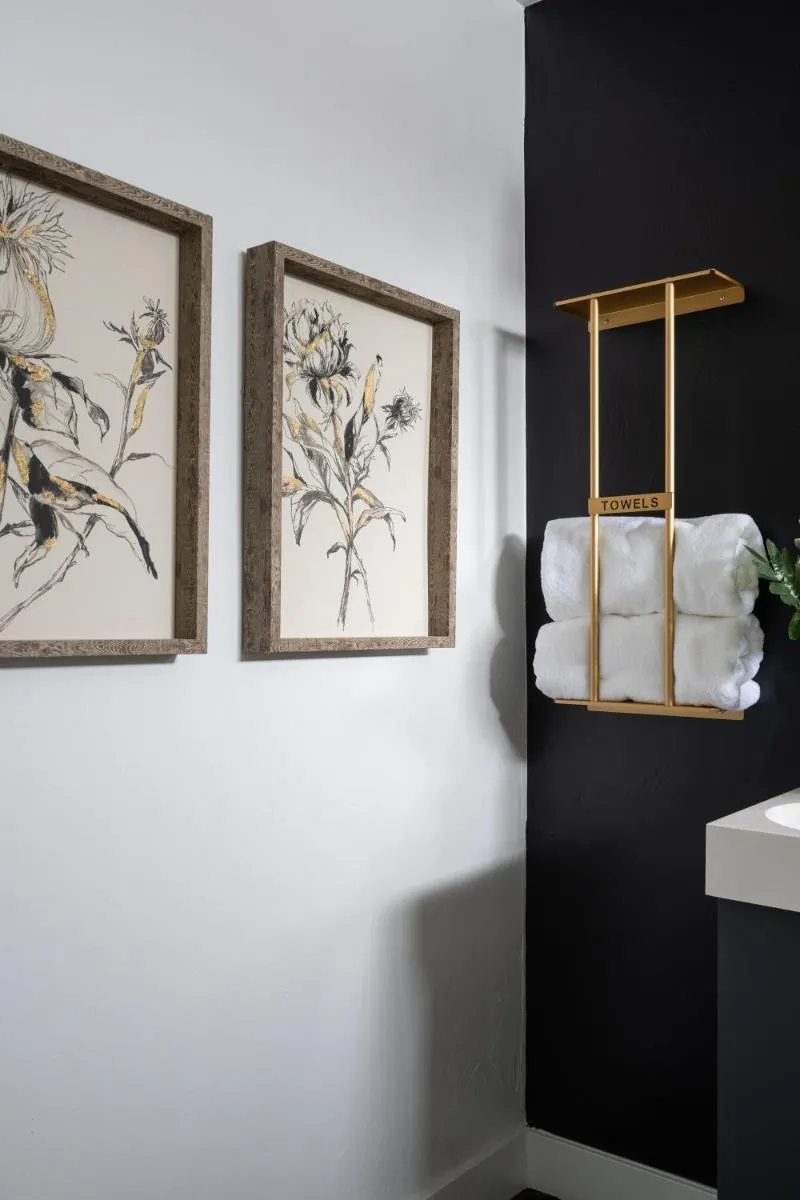 Image 4 of *Golden Getaway* 5 Beds / 8 Minutes to Downtown