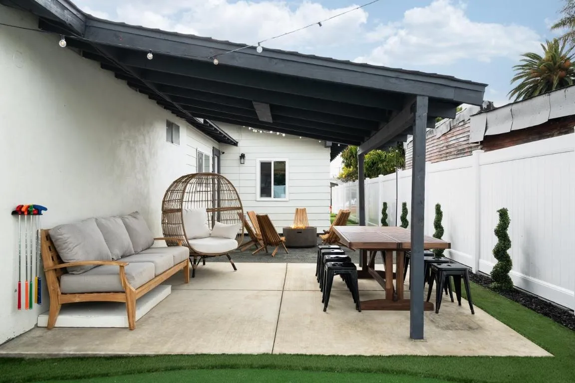 Image of *Golden Getaway* 5 Beds / 8 Minutes to Downtown