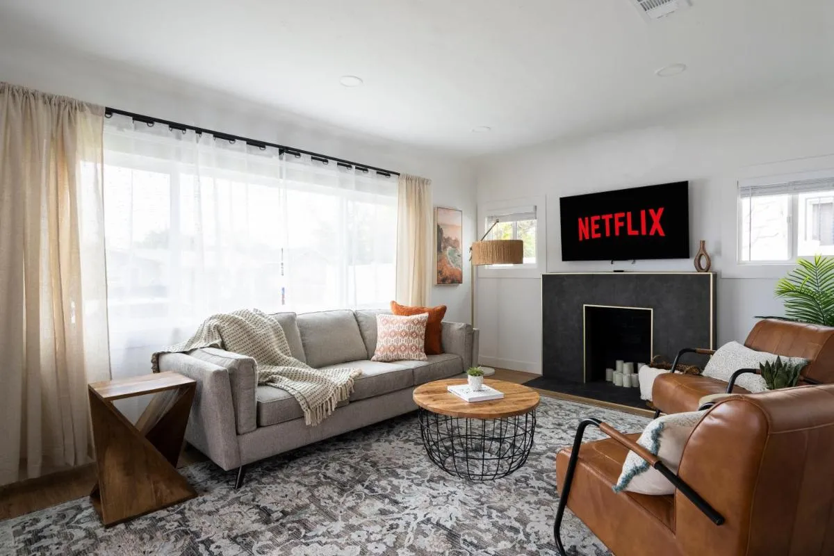 Image 2 of *Golden Getaway* 5 Beds / 8 Minutes to Downtown