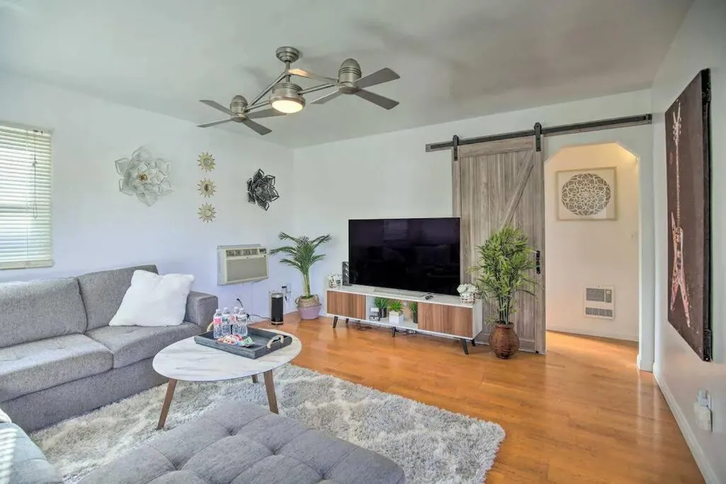 Image of Gorgeous Pacific Beach and Mission Bay Home. Walking distance to the Bay and Golf Course.