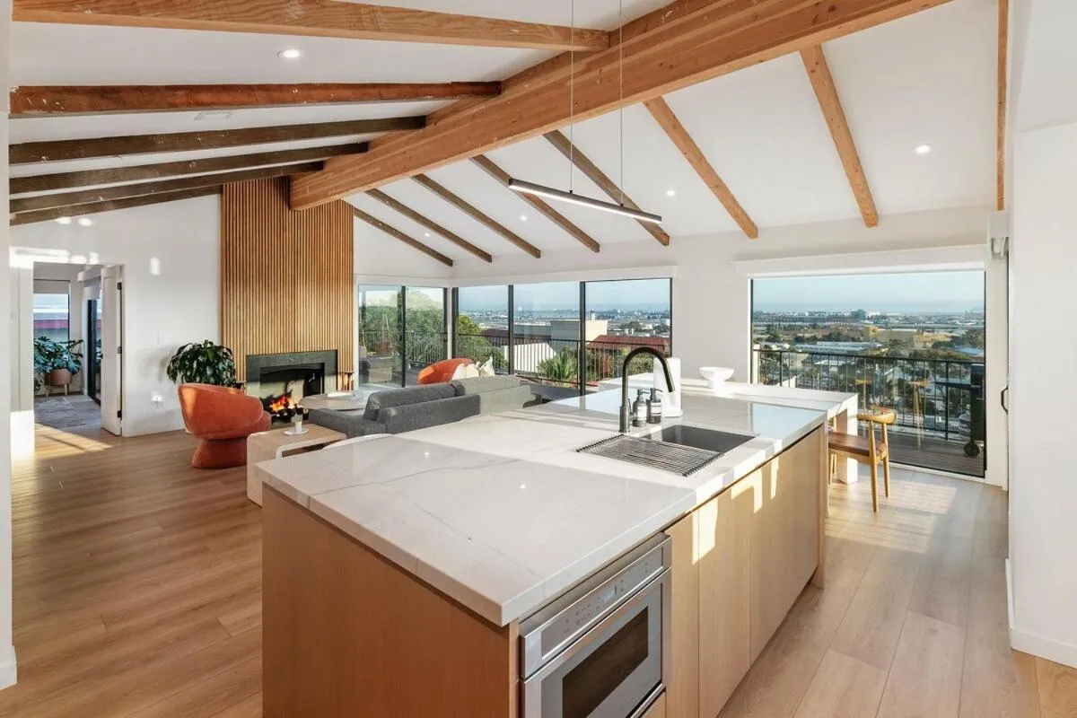 Image 4 of Heated Pool-Jacuzzi-King Bed-City Views-Chic Decor