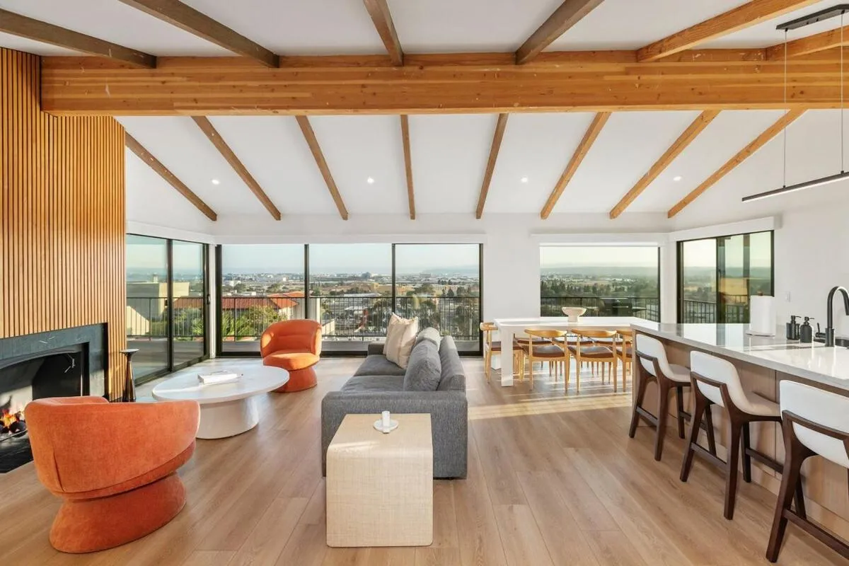 Image 5 of Heated Pool-Jacuzzi-King Bed-City Views-Chic Decor