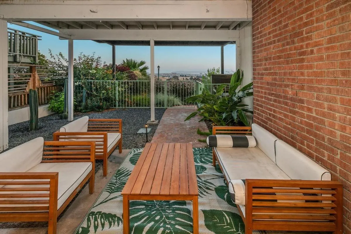 Image 6 of Heated Pool-Jacuzzi-King Bed-City Views-Chic Decor