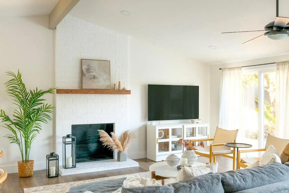 Image of Jacuzzi-Pool-BBQ-King Bed-Private Parking