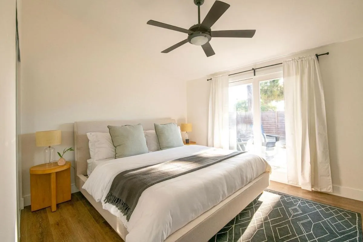 Image 6 of Jacuzzi-Pool-BBQ-King Bed-Private Parking