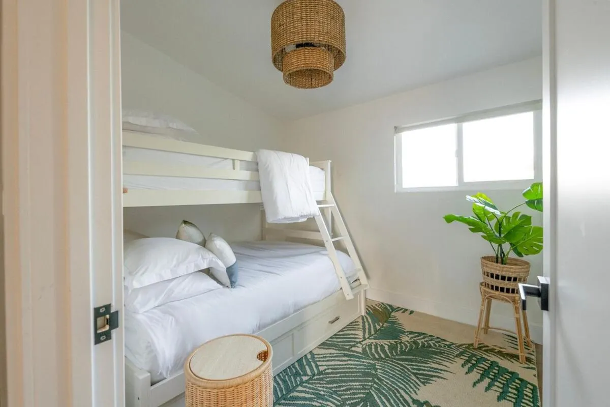 Image 1 of Jacuzzi-Pool-BBQ-King Bed-Private Parking