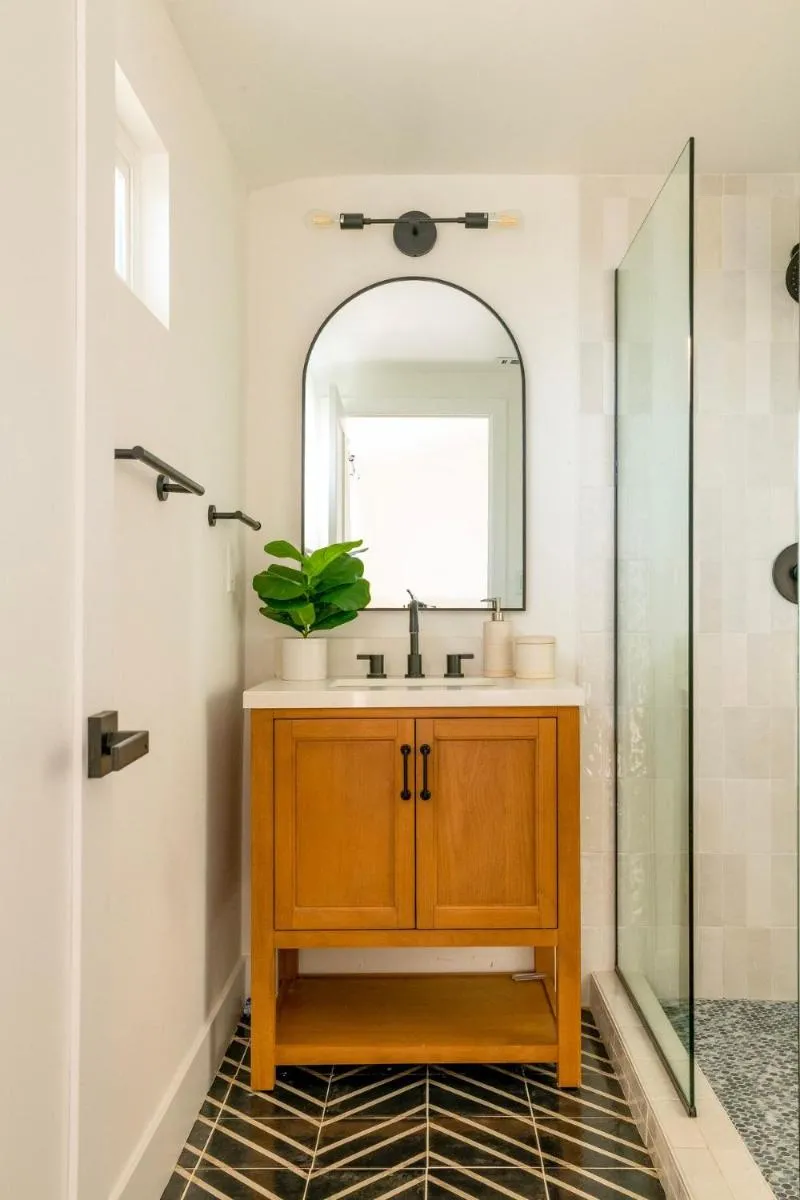 Image 3 of Jacuzzi-Pool-BBQ-King Bed-Private Parking