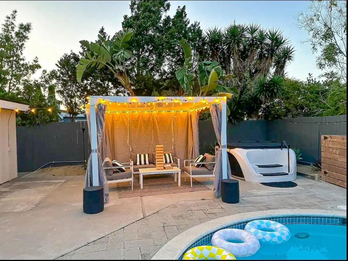 Image 5 of Jacuzzi-Pool-BBQ-King Bed-Private Parking