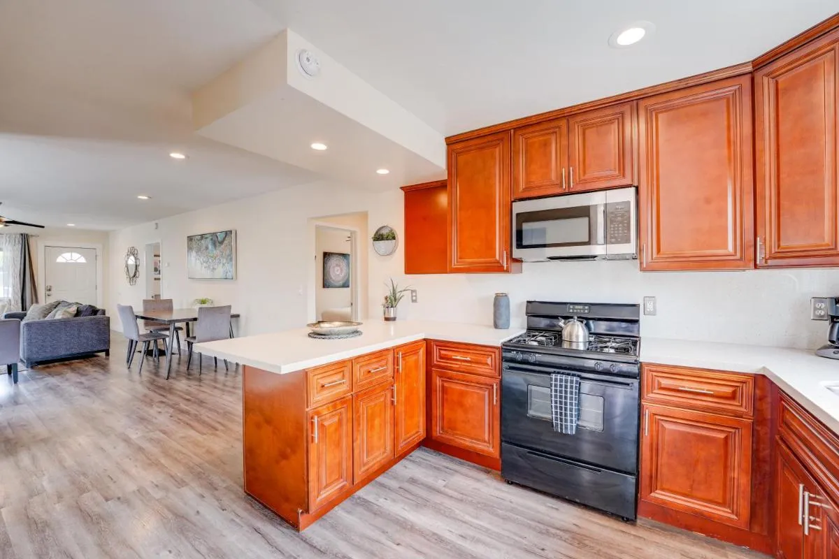 Image 3 of La Jolla Oasis – Pet Friendly, Large Backyard, Walk2Beach & Location!