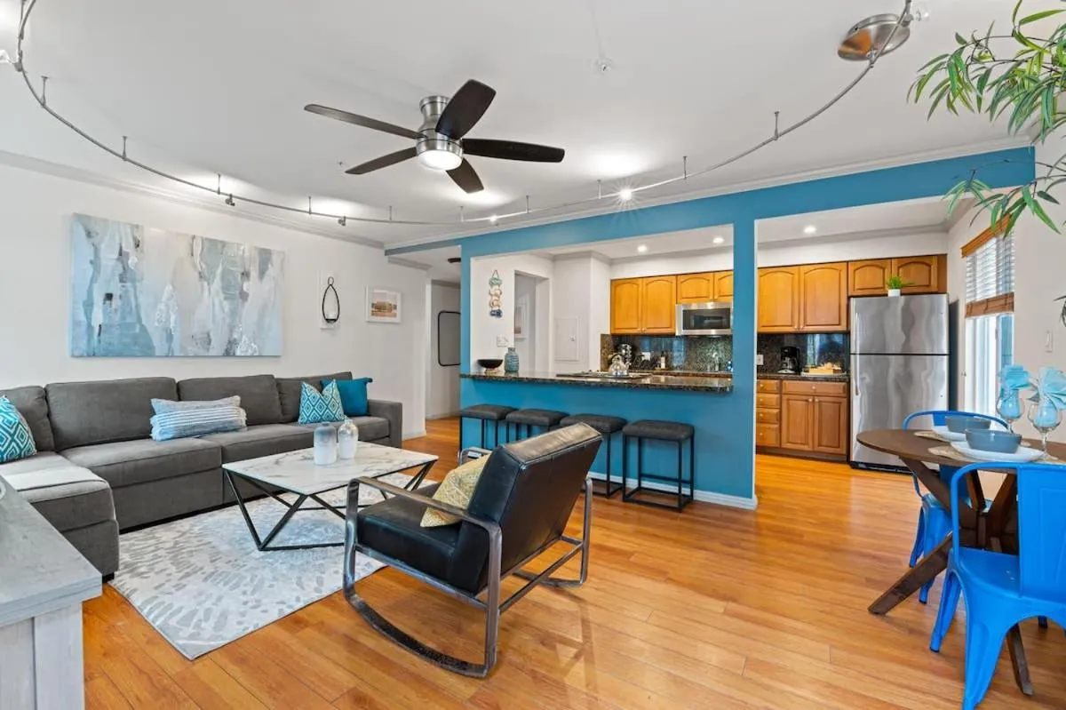 Image 3 of La Jolla Seaside Dream w Private Patio & Jacuzzi