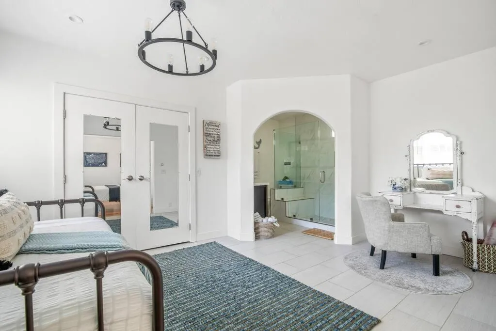 Image 2 of La Jolla Village – Walk to Everything