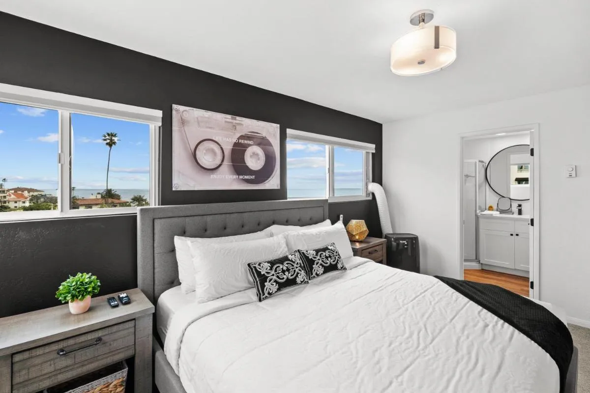 Image 6 of LaJolla by the Sea- OCEAN VIEWS Beachside