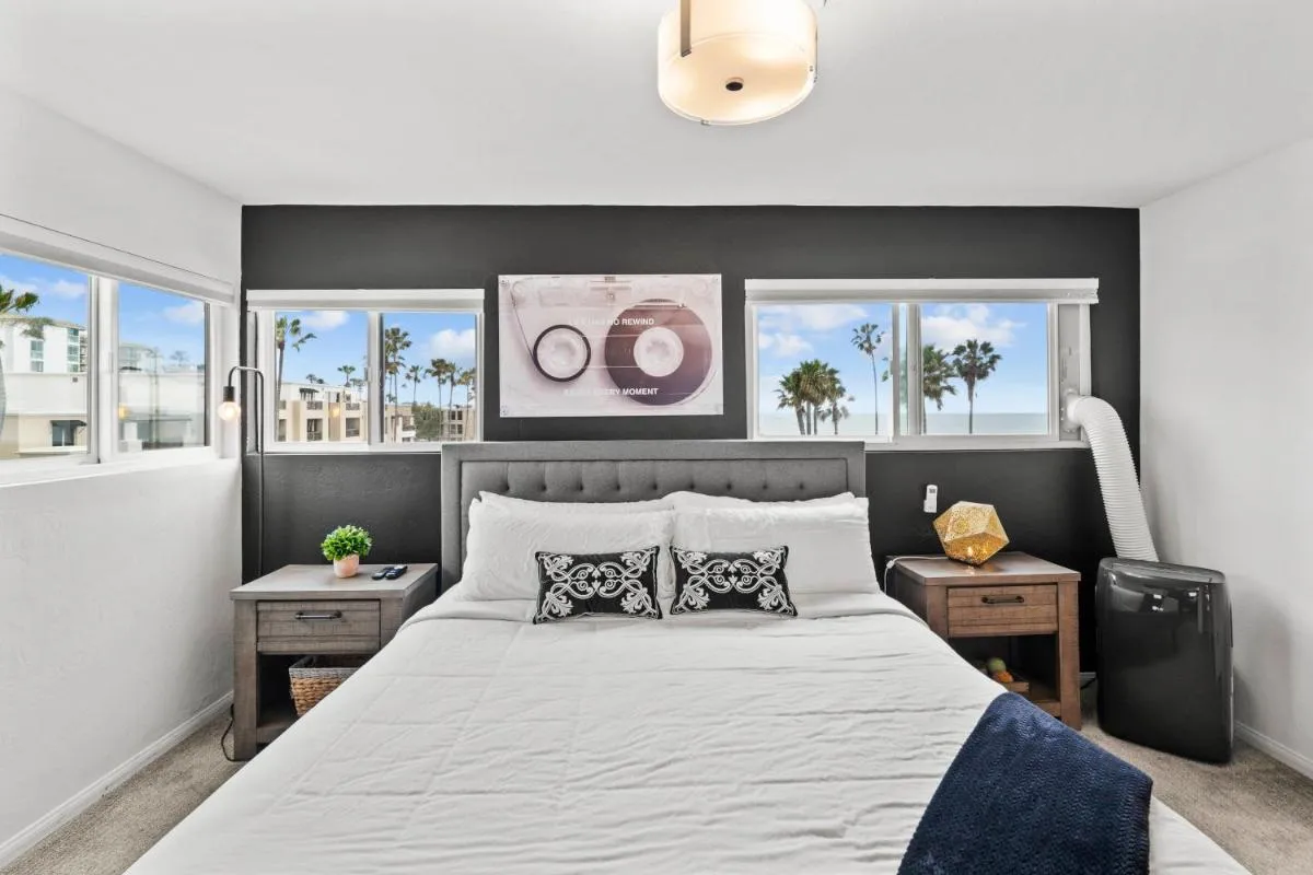 Image 1 of LaJolla by the Sea- OCEAN VIEWS Beachside