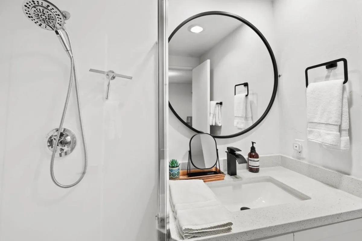 Image 2 of LaJolla by the Sea- OCEAN VIEWS Beachside