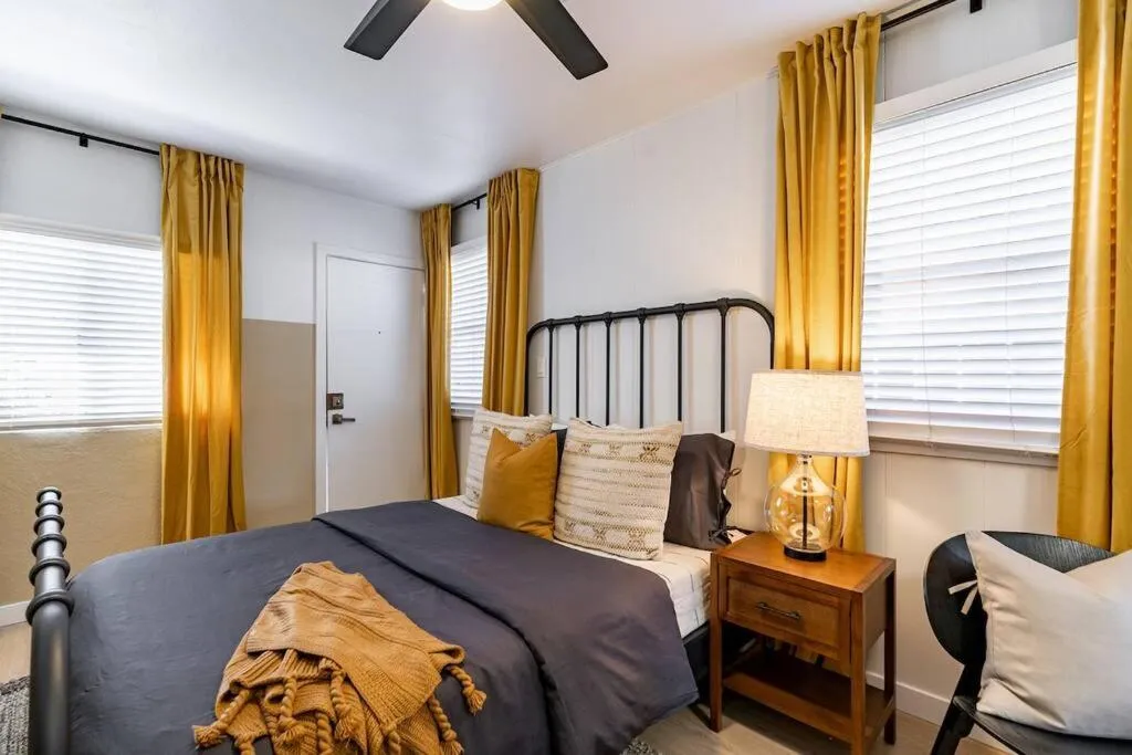 Image 4 of Live like a local – Studio with huge backyard