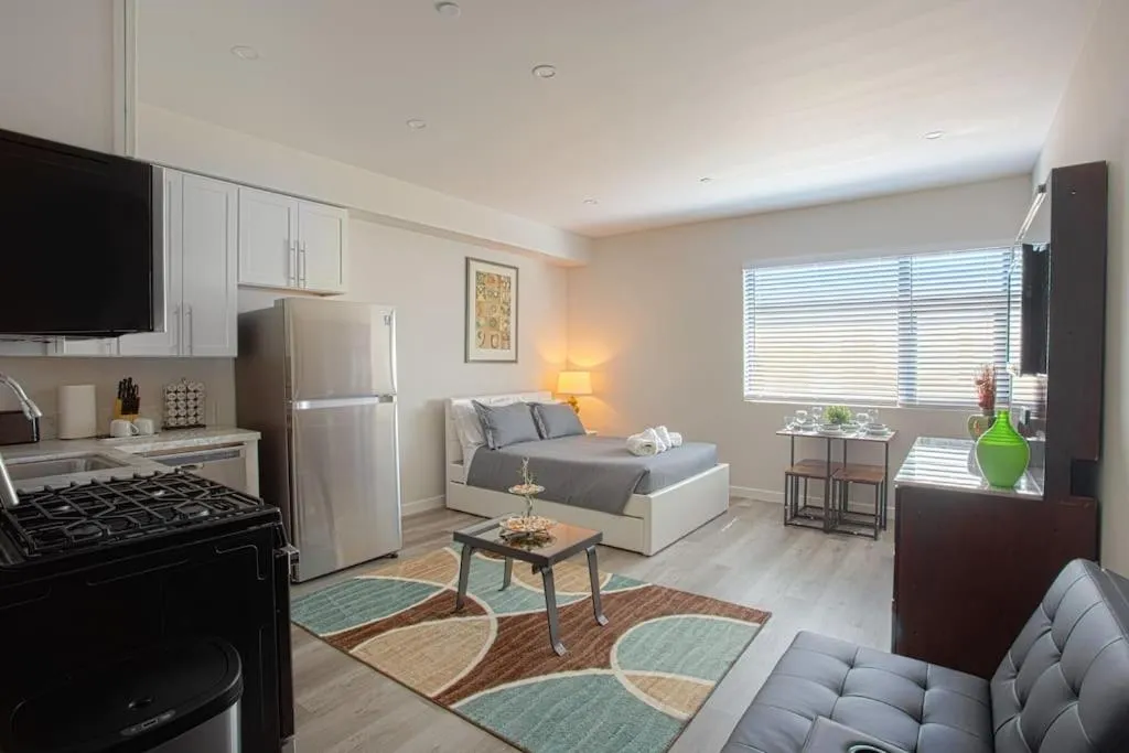 Image of Lovely Studio w Full Kitchen in Heart of San Diego