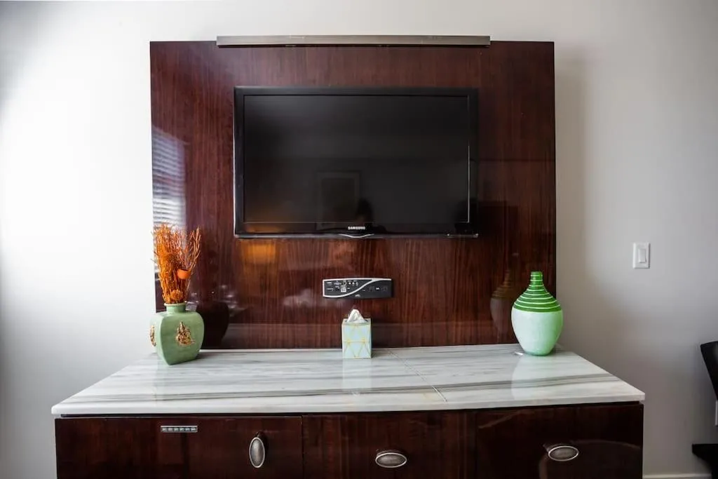 Image 2 of Lovely Studio w Full Kitchen in Heart of San Diego