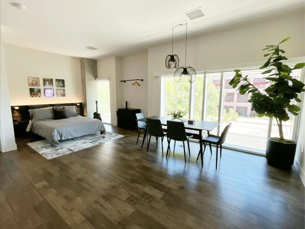 Image of Lux Apartment with Petco Park View and Pool