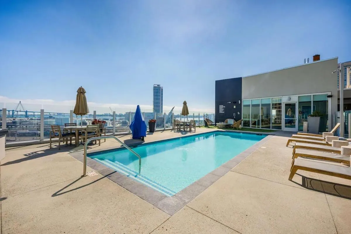 Image 2 of Lux Apartment with Petco Park View and Pool