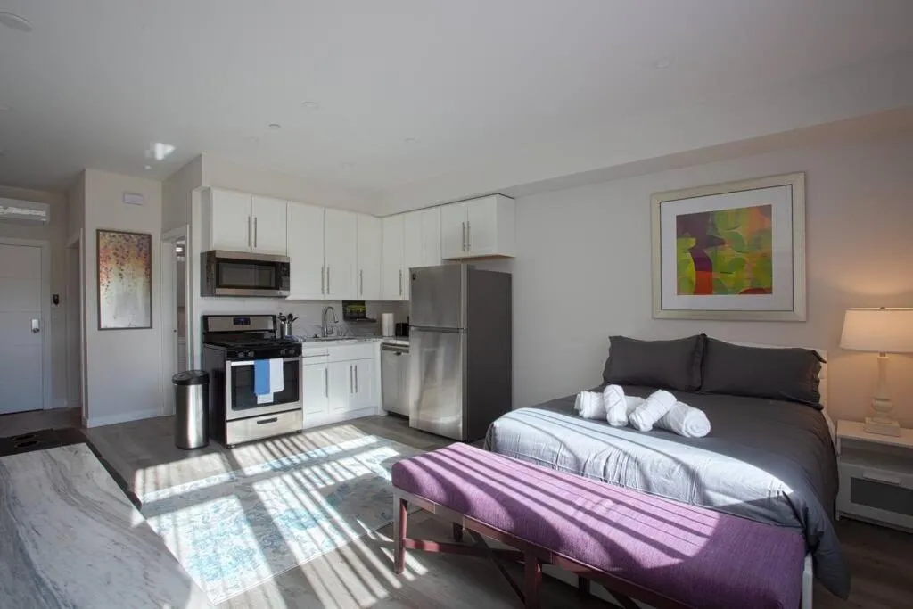 Image 2 of Luxurious Furnished Studio w Full Kitchen in SD