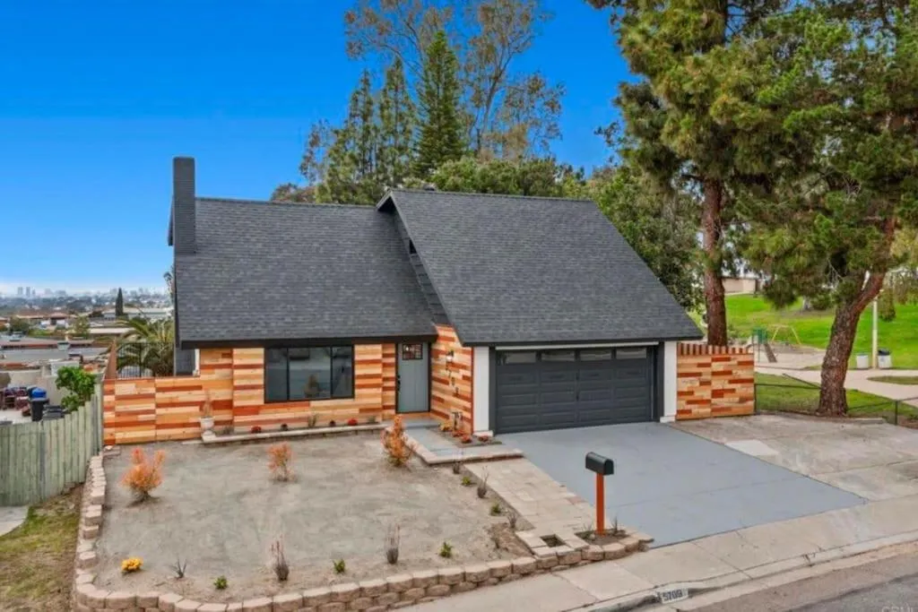 Image 3 of Luxurious Home – Gameroom – Cowboy Pool