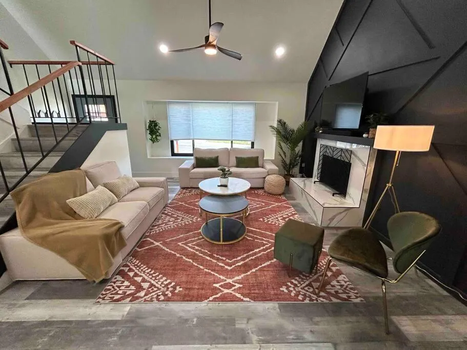 Image of Luxurious Home – Gameroom – Cowboy Pool