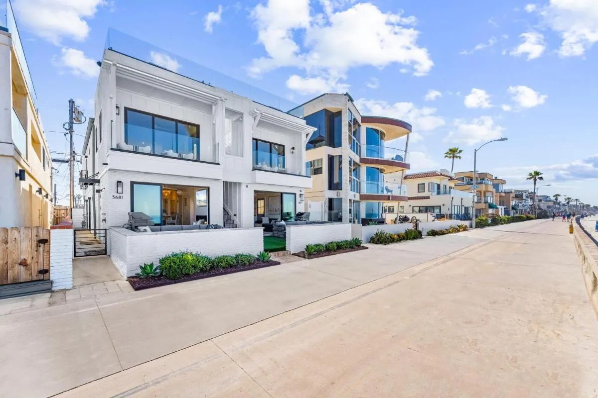 Image 5 of Luxury Ground N Oceanfront Unit with Patio Lounge