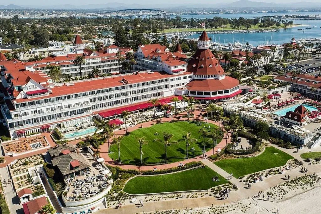 Image 5 of Luxury NEW Residence with Private Rooftop, Downtown in minutes